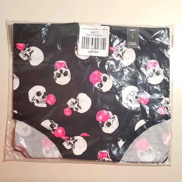 ❤️NWT VINTAGE TORRID BUBBLEGUM SKULL PRINT CHEEKY HIPSTER PANTY - HALLOWEEN 2X - Picture 3 of 8